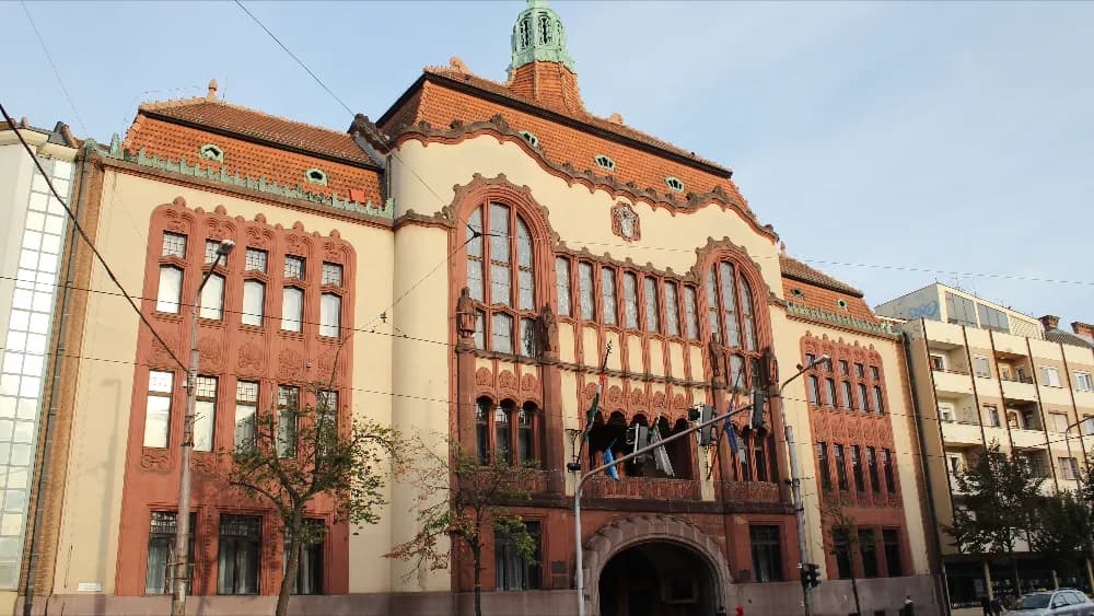 A Hajdú-Bihar vármegyeháza szecessziós épülete Debrecenben